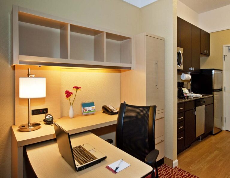 1-Bedroom-Suite-Work-Desk