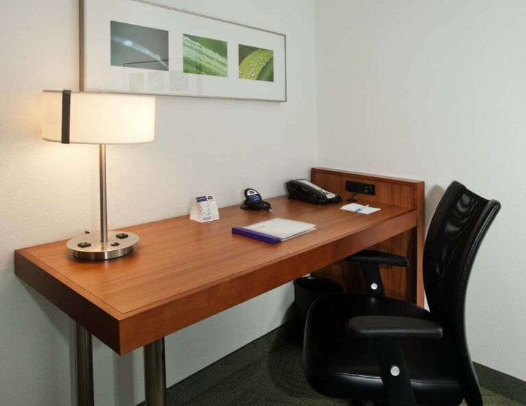 SHS-31-KingSuiteLivingArea