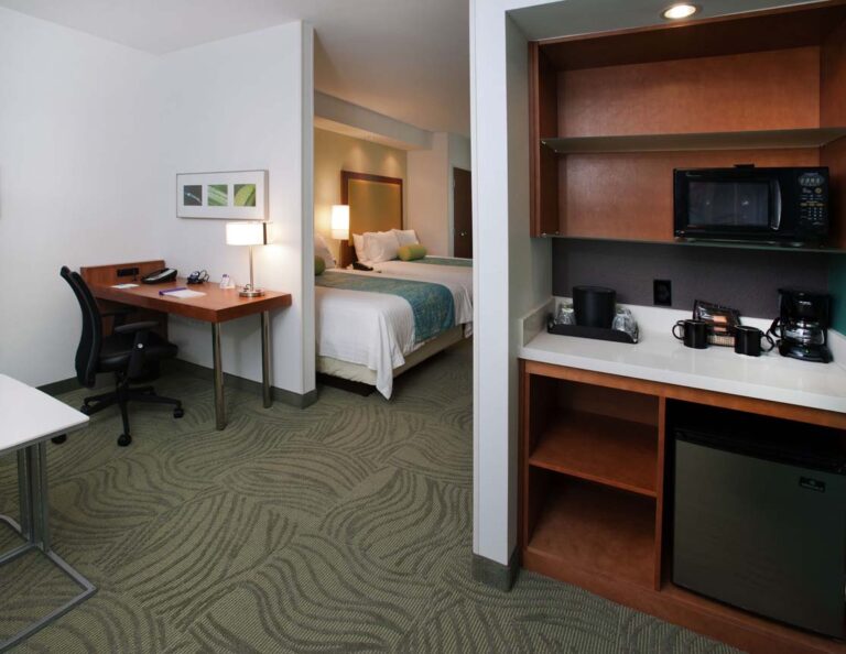 SHS-37-DoubleSuiteLivingArea